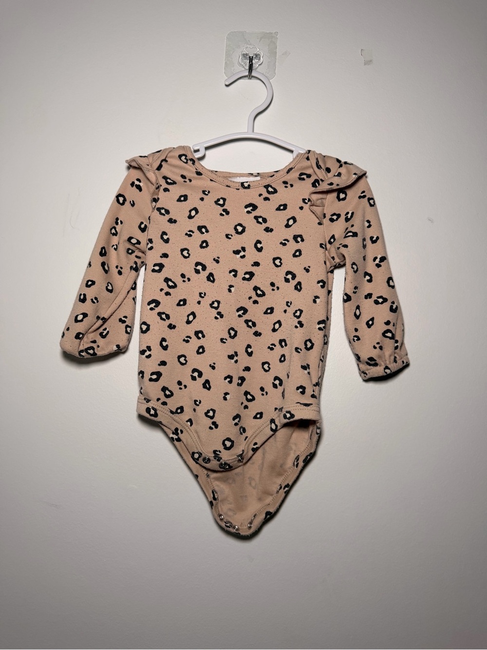 Nicole Miller long sleeve leopard print bodysuit ruffle trim shoulder cute comfy